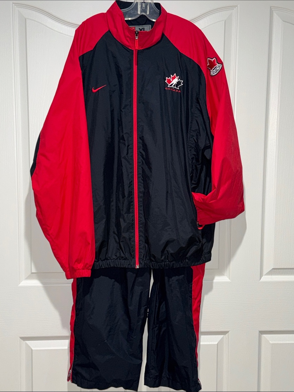 Nike Team Canada Hockey full-zip track suit 2 piece XL- rare find set